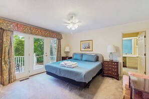 4 bedrooms, desk, travel cot, Internet - Spacious Deck & Dock: 'Oz River House' in Conway (Conway)