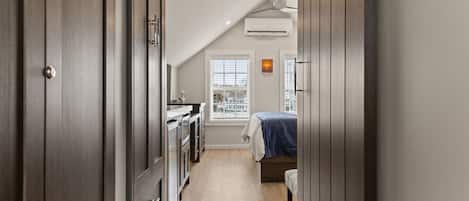 1 Schlafzimmer, Schreibtisch, Bügeleisen/Bügelbrett, Reisekinderbett