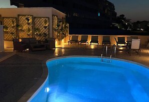 Seasonal outdoor pool, pool umbrellas, pool loungers - White and Blue Luxury Suites Rhodes (Rhodes)