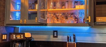 Bougie Bunkhouse Under the Oaks: Kisatchie Vista GLAMping cabin +Outdoor Theater