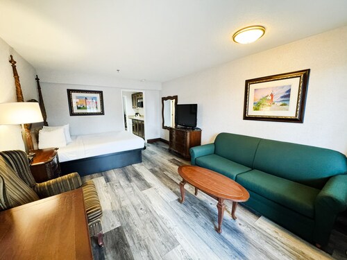 2-bedroom condo in adorable Mackinaw City.  Close to snowmobile trail and ferry.