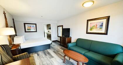 2-bedroom condo in adorable Mackinaw City. Close to snowmobile trail and ferry.