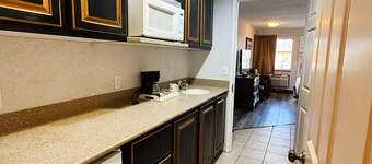 2-bedroom condo in adorable Mackinaw City.  Close to snowmobile trail and ferry.