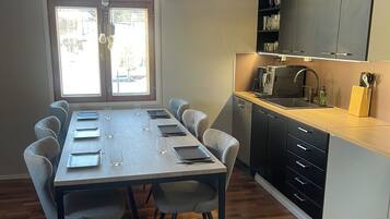 Micro-ondes, four, plaque de cuisson, lave-vaisselle