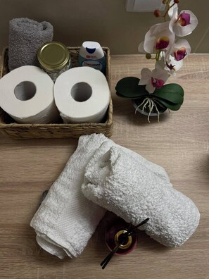 Shower, hair dryer, towels, soap - DP Homes Nea Ionia - Cozy apt near Metro (Νεα Ιωνια)