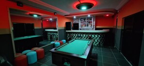 Room, 1 Bedroom, Balcony, Garden View | Games room - Room-deluxe Double Bed in Royal Blue Gue (Lomé)