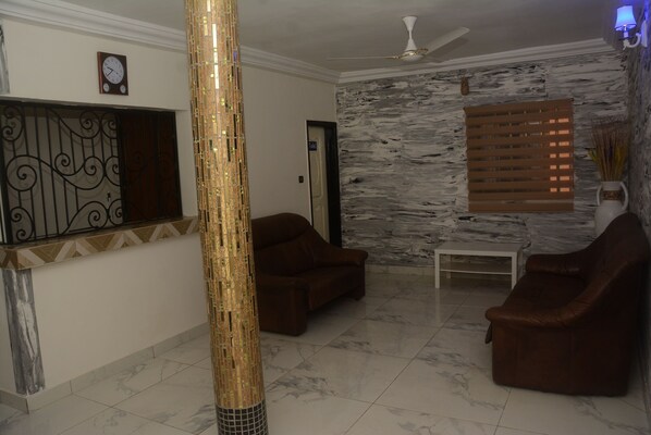 Room, 1 Bedroom, Balcony, Garden View | Living room