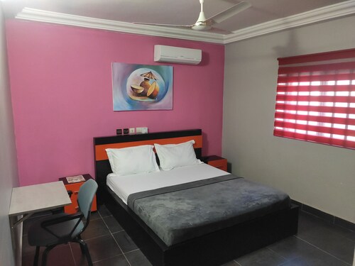 Room-deluxe Double Bed Bedroom in Lome