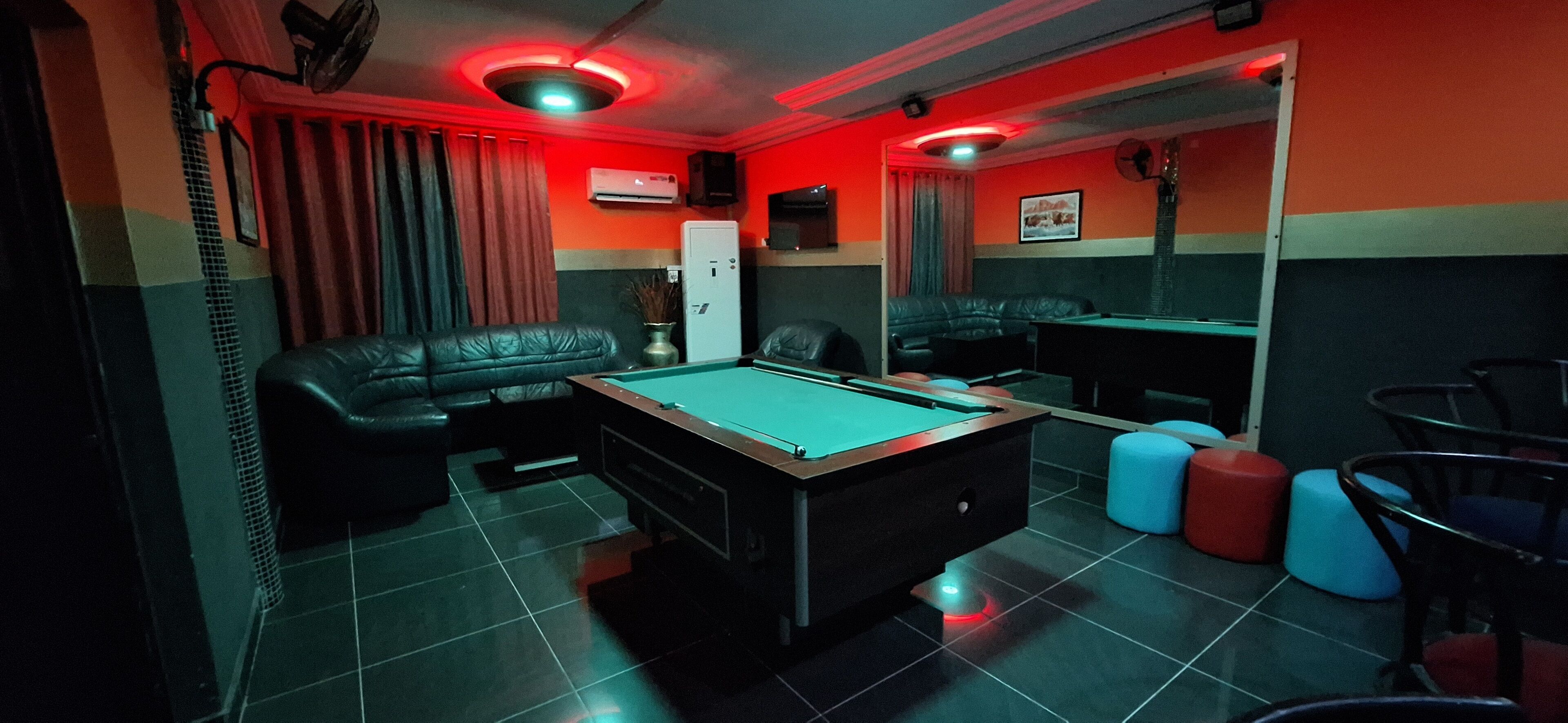 Room, 1 Bedroom, Balcony, Garden View | Living room