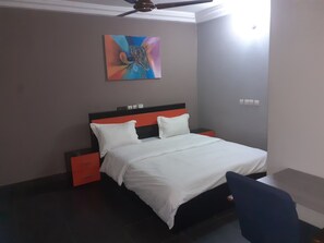 Room, 1 Bedroom, Balcony, Garden View | 1 bedroom - Room-deluxe Double Bed in Royal Blue Gue (Lomé)