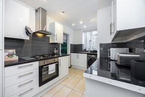 Private kitchen - A Nice Apartment in Central London, Great For Sightseeing (London)