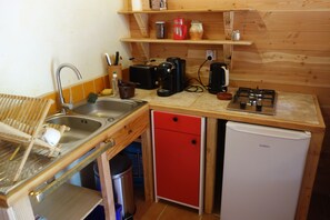 Private kitchen - gite sur oliveraie et élevage de chevaux (ALBIERES)