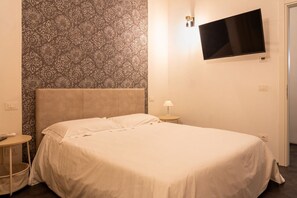 Blackout drapes, iron/ironing board, free WiFi - Emilia Suite Edition (Modena)