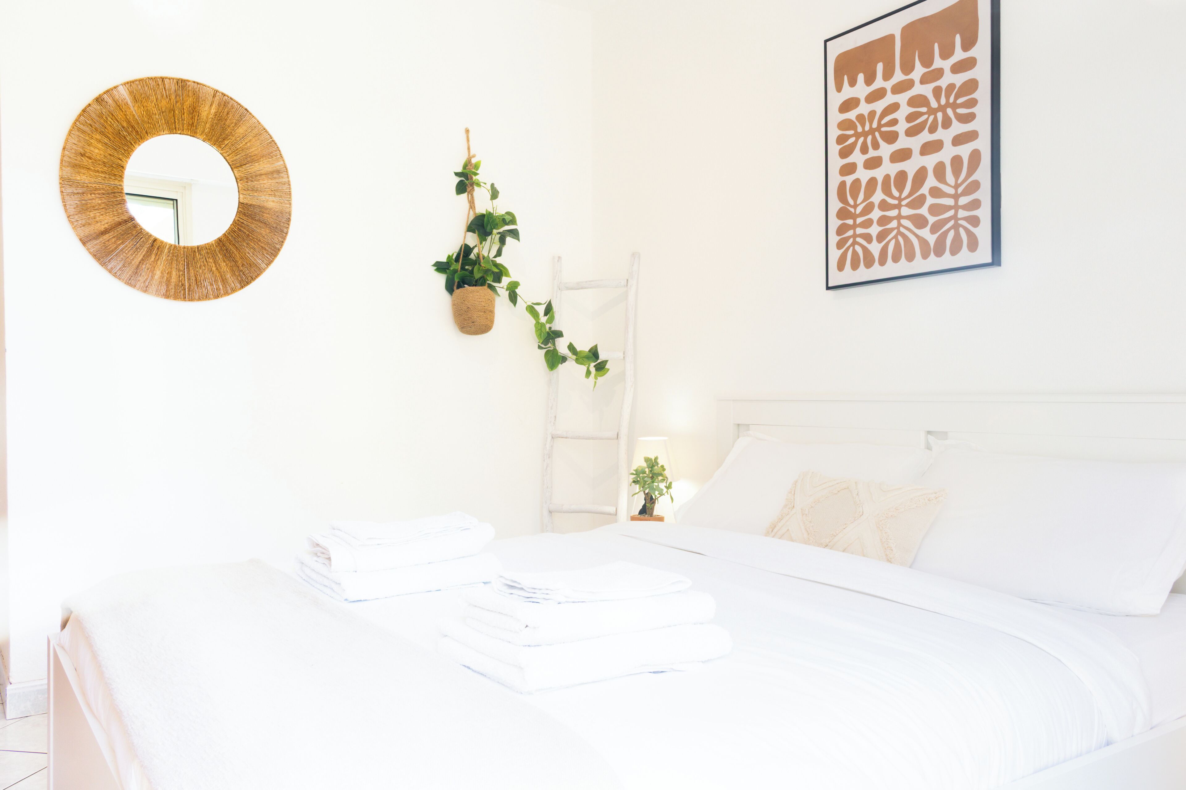 Silitysrauta/-lauta, Wi-Fi, vuodevaatteet