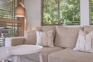 TV - Little Cove Hideaway Noosa – Retreat by the Beach (Noosa Heads)