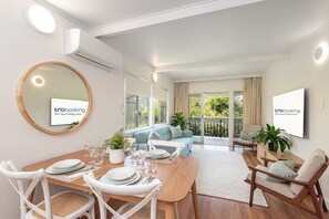 Interior - Little Cove Hideaway Noosa – Retreat by the Beach (Noosa Heads)