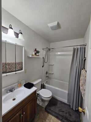 タオル、石鹸、トイレットペーパー