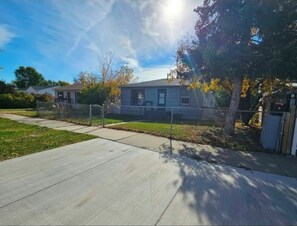 المنطقة المحيطة بالمنشأة