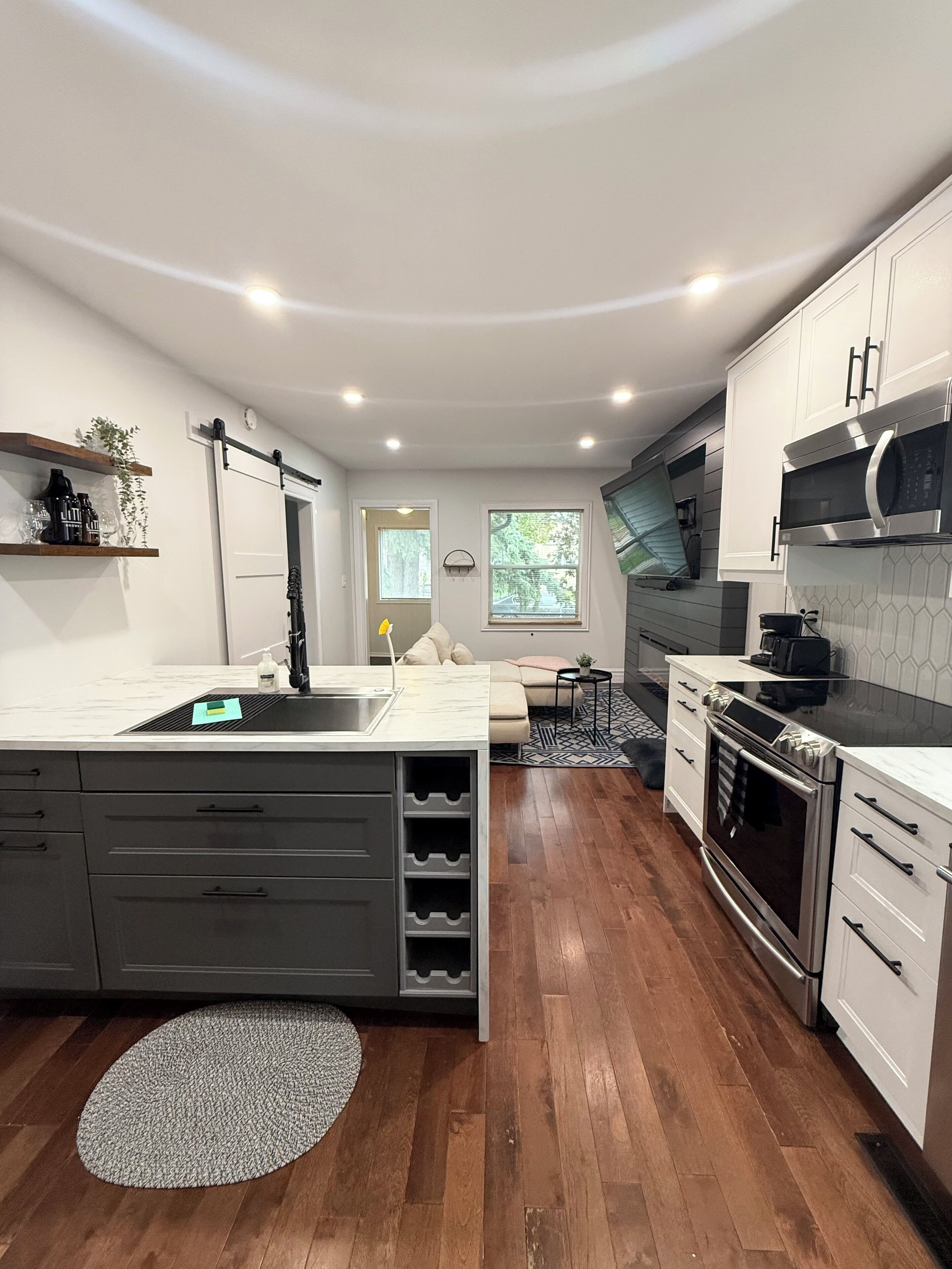 Frigorifero, microonde, forno, piano cottura