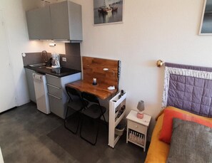 Fridge, microwave, coffee/tea maker, cookware/dishes/utensils - Studio for 2 People (Agde)