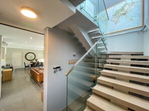 Interior - Gorgeous 5-bedroom house with a pool in Glenhazel, Johannesburg (Johannesburg)