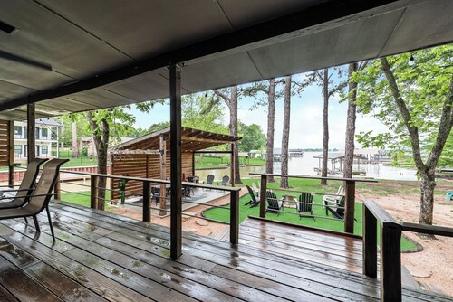 NEW listing Lake retreat. Sunset views, Turf, Fire Pit, & Cedar Party Pavilion.