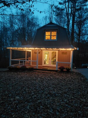 Exterior detail - "A  Very Quite Place" to get away, relax, sight-seeing, for all kind of events. (Collinsville)