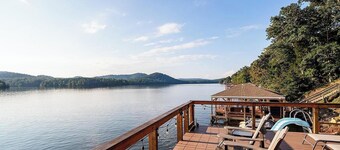 Spacious 4 bedroom with loft home with best view on Lake Tillery!