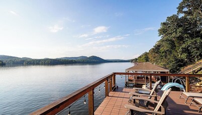 Spacious 4 bedroom with loft home with best view on Lake Tillery!