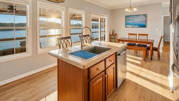 Micro-ondes, four, plaque de cuisson, lave-vaisselle