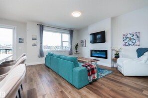 Smart TV, lareira, videogames, DVD player