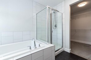Bidet, towels, soap, shampoo - Luxury Lake View Home • Pet Friendly with Fenced Yard & Attached Garage (Edmonton)