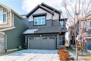 Exterior - Luxury Lake View Home • Pet Friendly with Fenced Yard & Attached Garage (Edmonton)