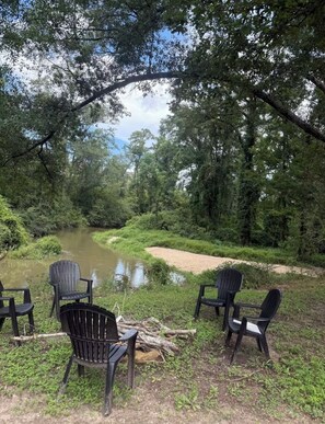 المنطقة المحيطة بالمنشأة