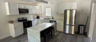 The Pines Retreat - Rustic Modern Camp