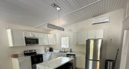 The Pines Retreat - Rustic Modern Camp