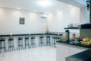 Free daily buffet breakfast  - Hotel New House (São Paulo)