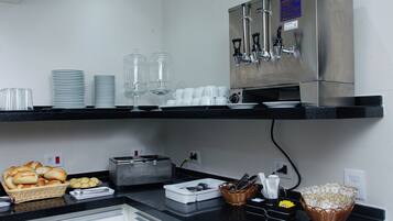 包每日自助早餐