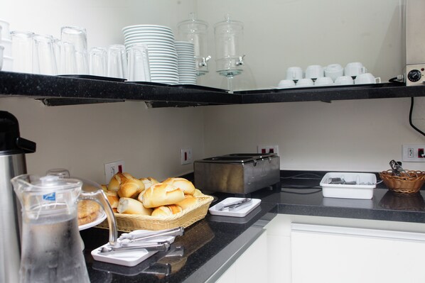 Free daily buffet breakfast  - Hotel New House (São Paulo)