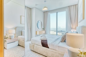 Luxury Apartment, Multiple Beds, City View - PVH - Magnificent 2BR - Vida Dubai Mall (Dubai)