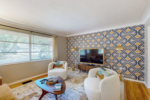 3BR Dog-Friendly House, Central A/C, Cornhole