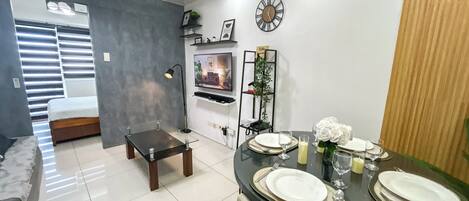 Iron/ironing board, free WiFi, bed sheets, wheelchair access