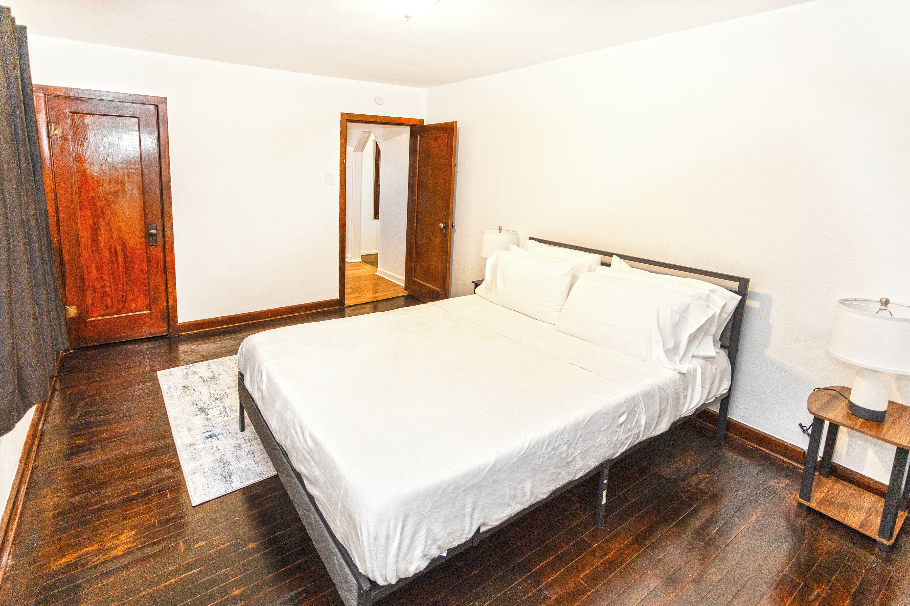 Iron/ironing board, free WiFi, bed sheets