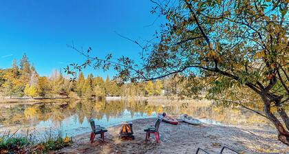 1BR Dog-Friendly Lakefront Cabin w/ Canoes