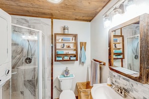 Towels - 1BR Dog-Friendly Lakefront Cabin w/ Canoes (Sonora)