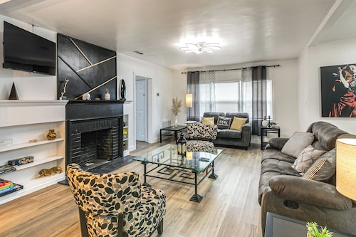 2 Mi to Dtwn: Convenient Hub in Valdosta