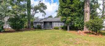 2 Mi to Dtwn: Convenient Hub in Valdosta
