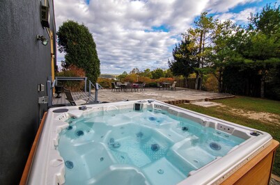 Hot Tub, Lake Monroe Views! 22-Acre Outdoor Oasis