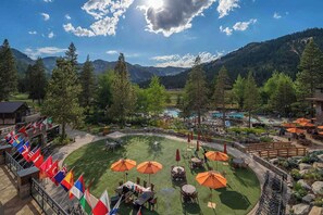 Outdoor dining - Mtn-View Escape w/ Resort Perks in Olympic Valley (Olympic Valley)