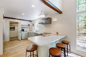 Refrigerador, microondas, parrilla de estufa y lavavajillas 